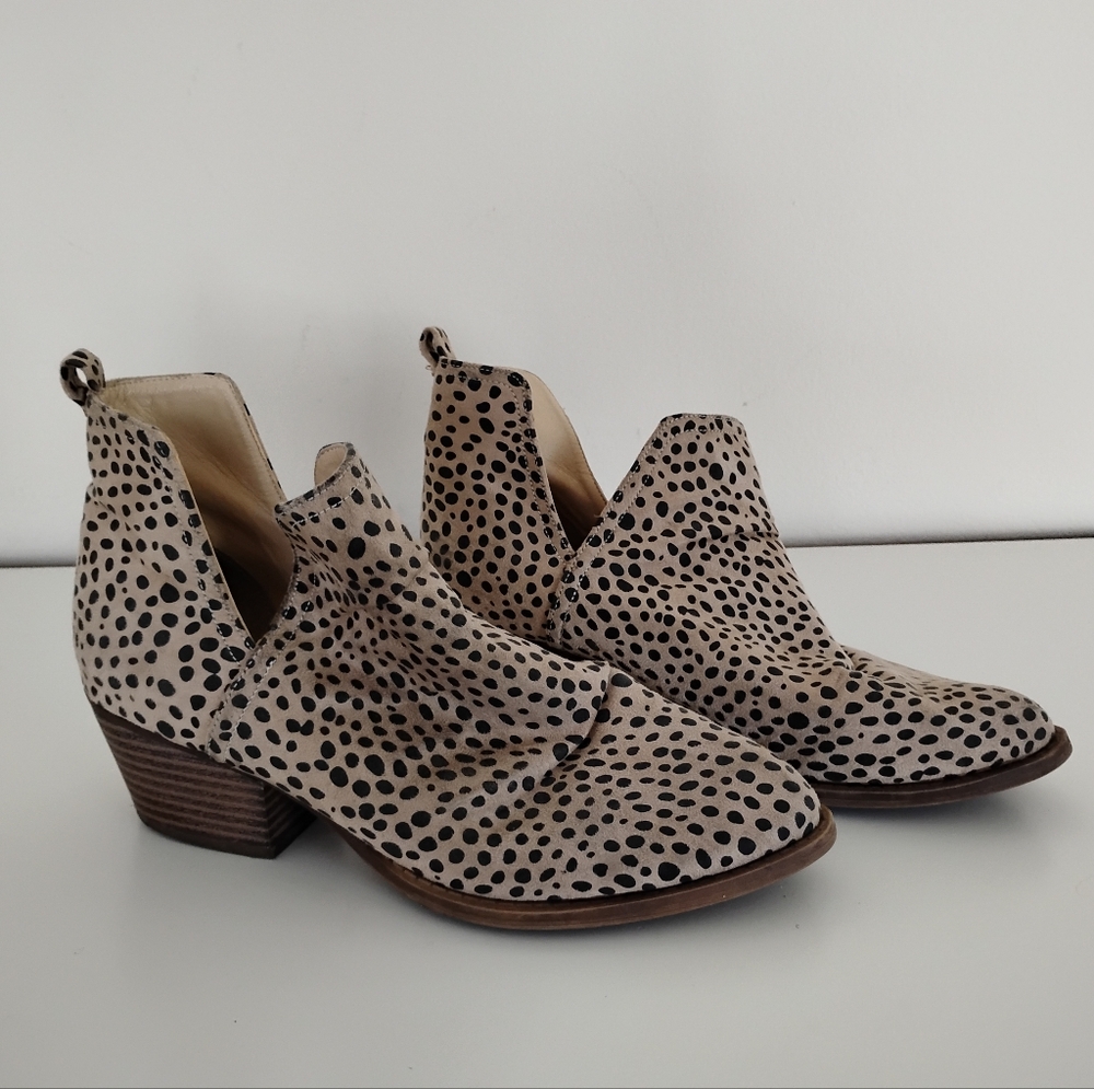 Very Stylish CL by Laundry Black and Cream Ankle Boots